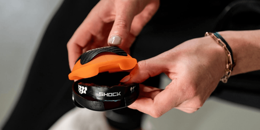 How to Clean a Mouthguard: Dos and Don'ts - Shock Doctor EU